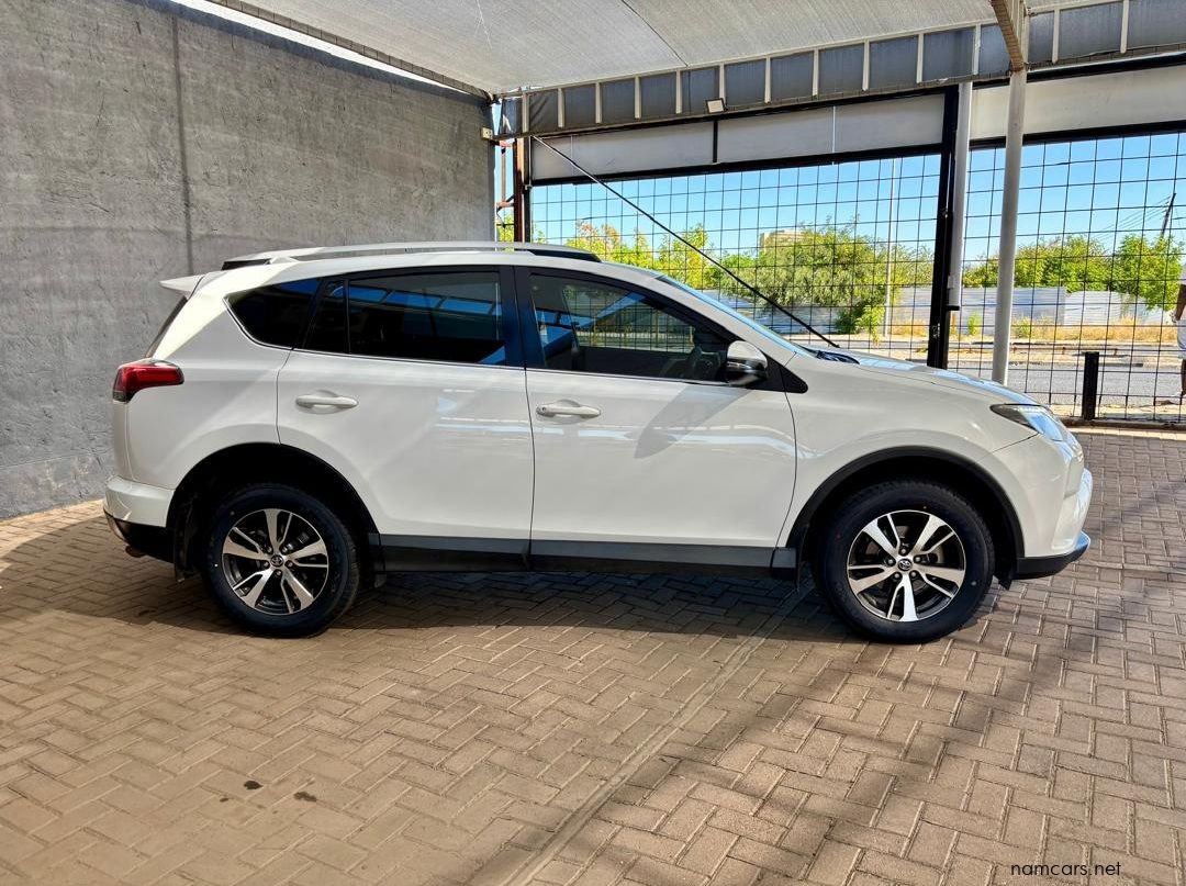 2016 Toyota Rav4 2.0 Gx pictures