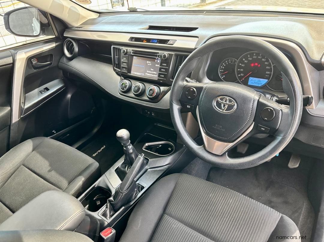 2016 Toyota Rav4 2.0 Gx pictures