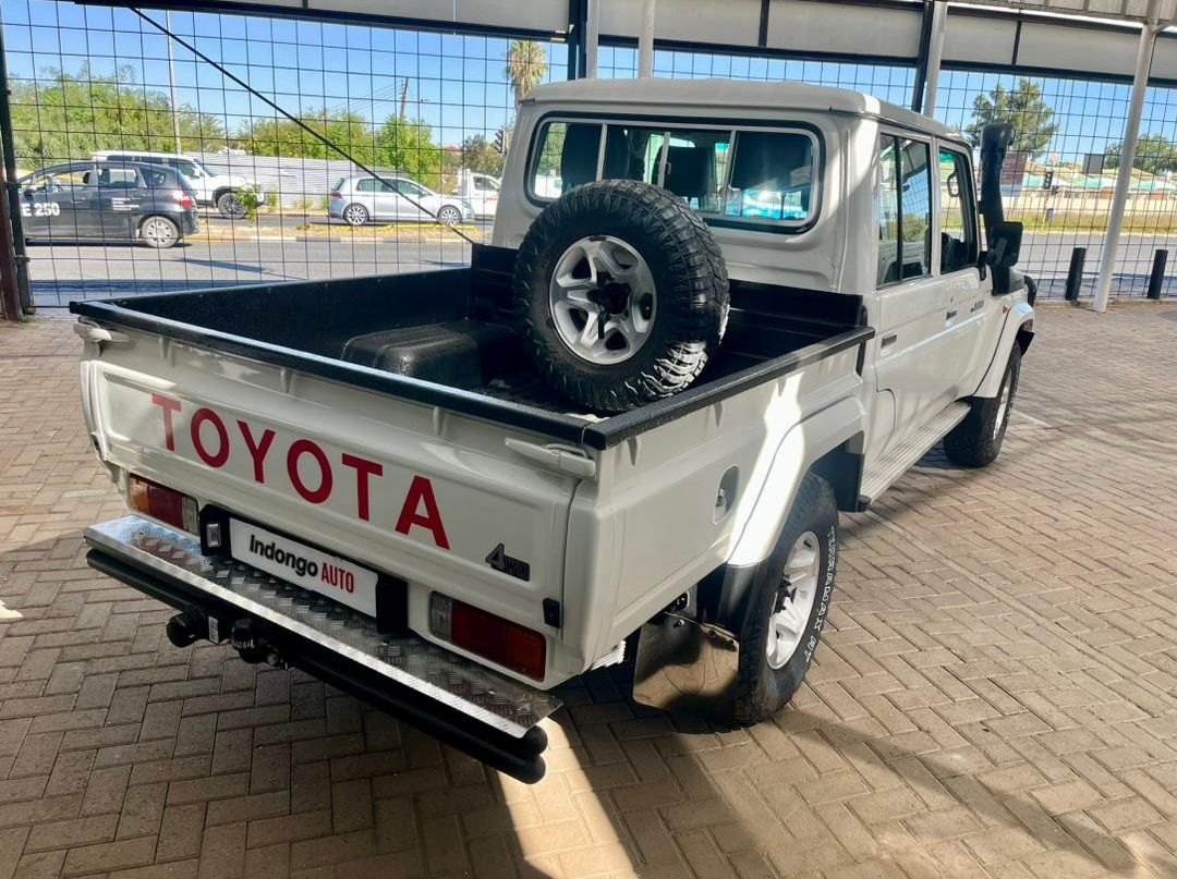2023 Toyota Land Cruiser 4.2 DC pictures