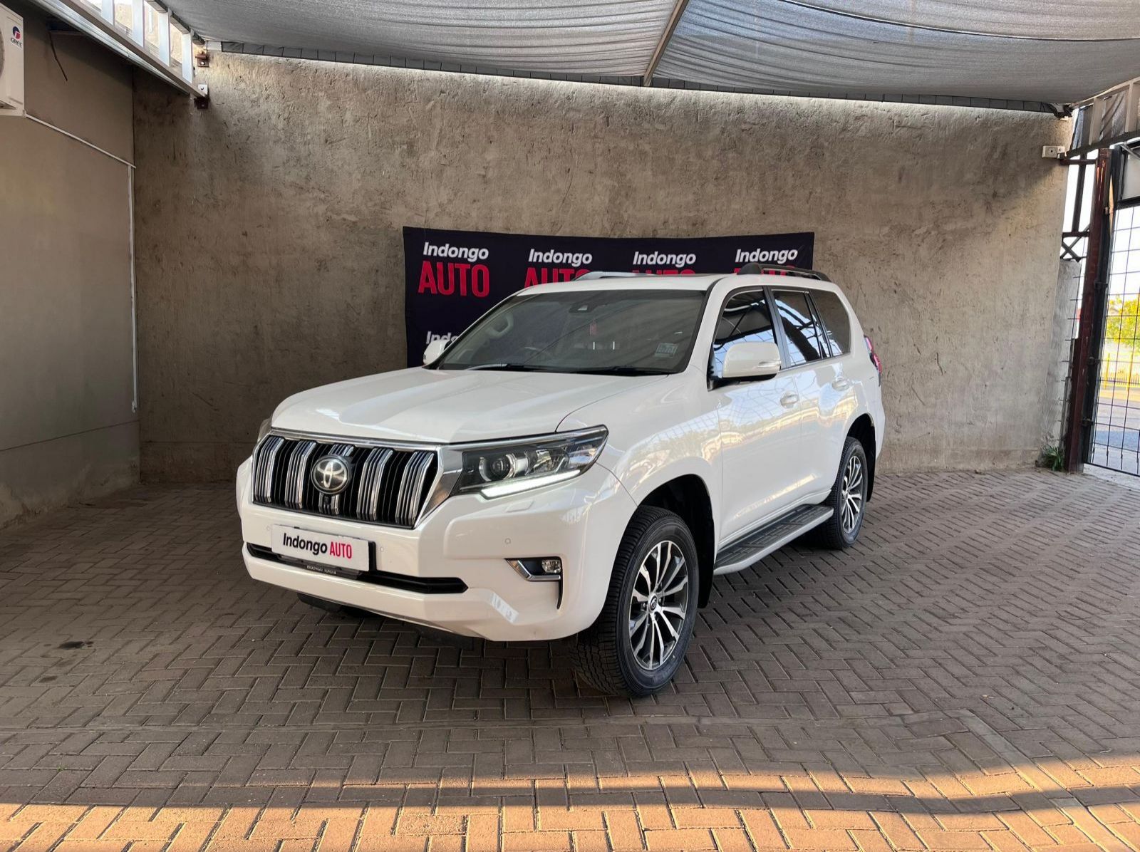 2022 Toyota Prado 2.8D VX-L pictures