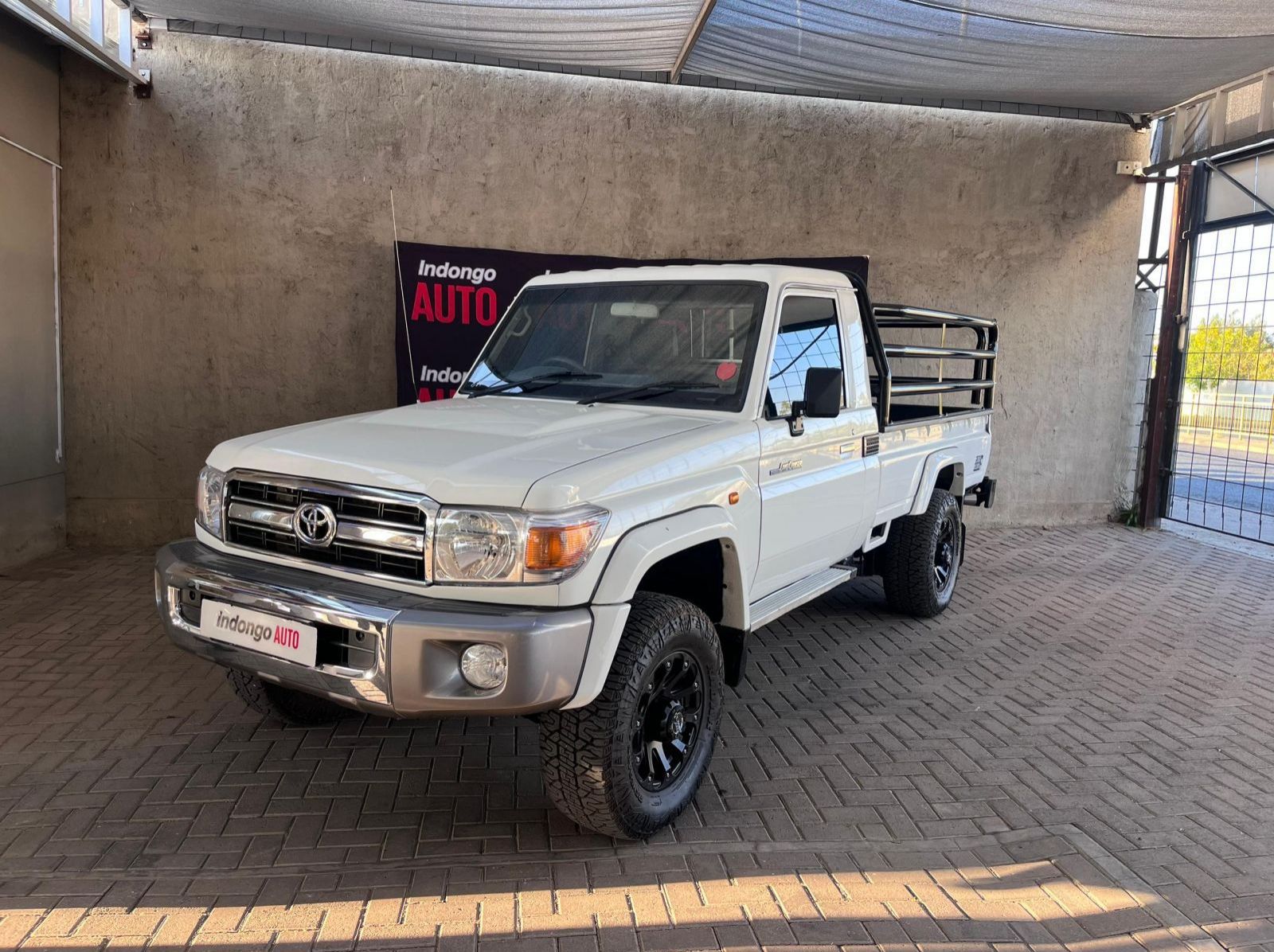 2021 Toyota Land Cruiser 4.0 SC pictures