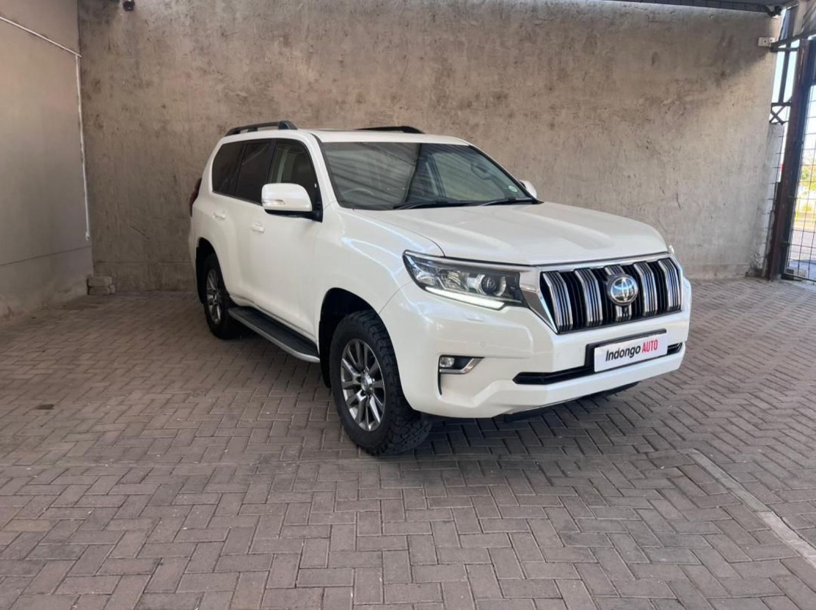Used Toyota Prado 3.0 VX-L  for sale in Windhoek, Namibia