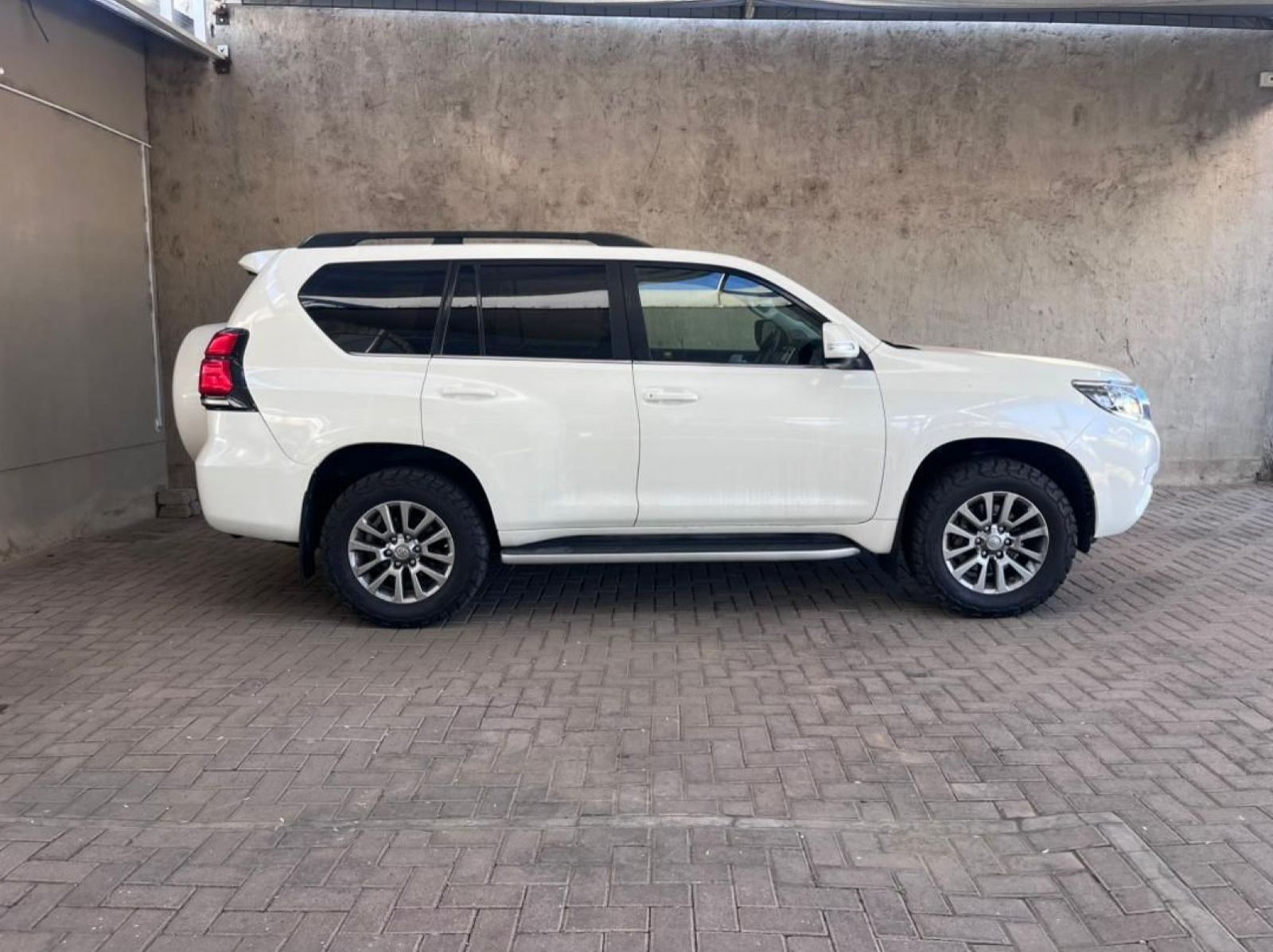 2020 Toyota Prado 3.0 VX-L pictures