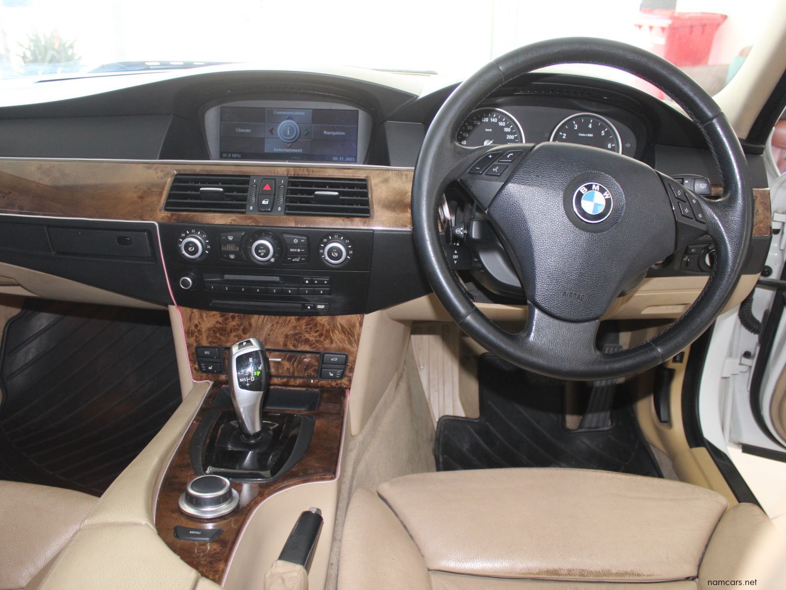 2008 BMW 530i Sedan photo