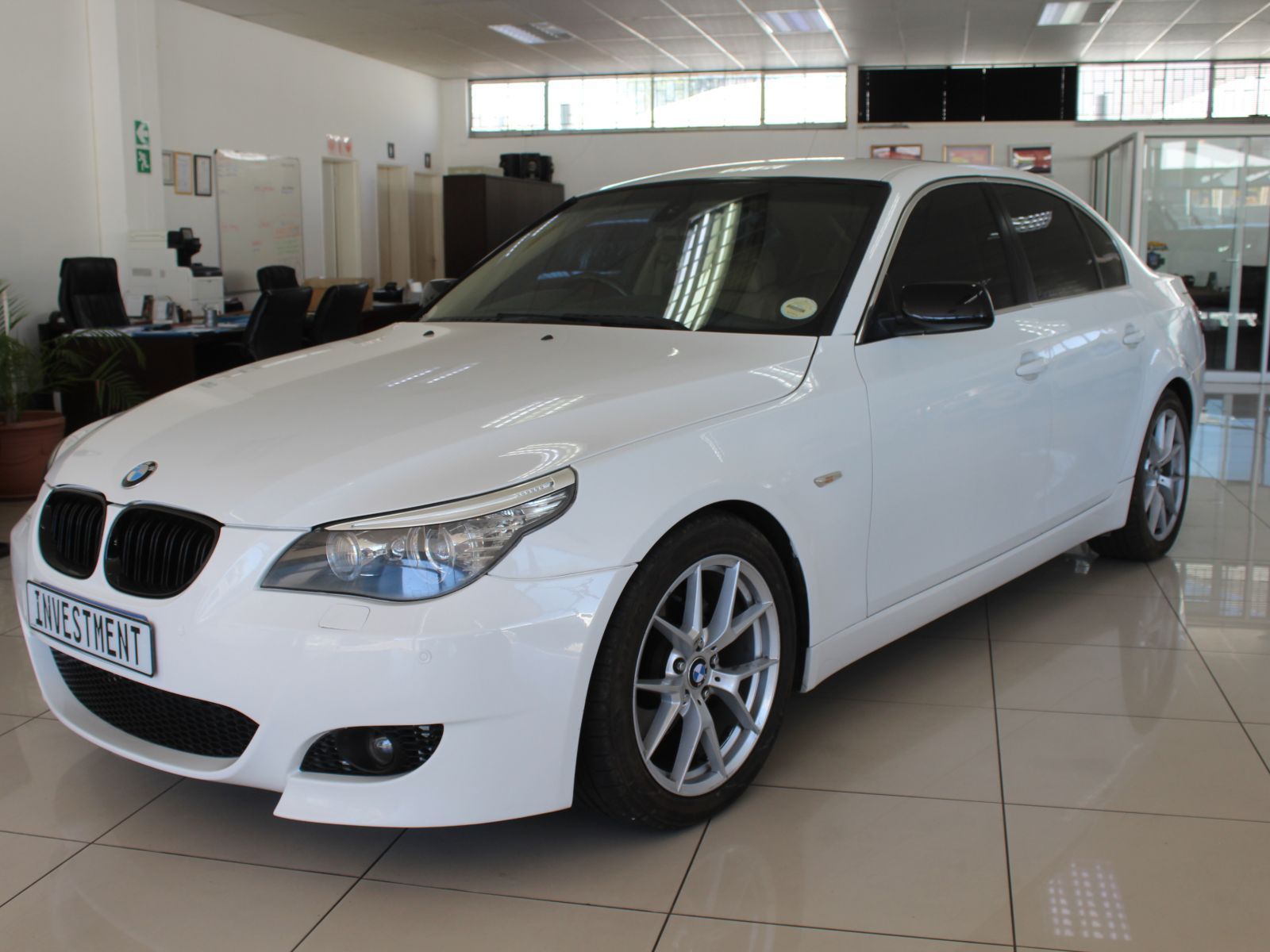 2008 BMW 530i Sedan photo