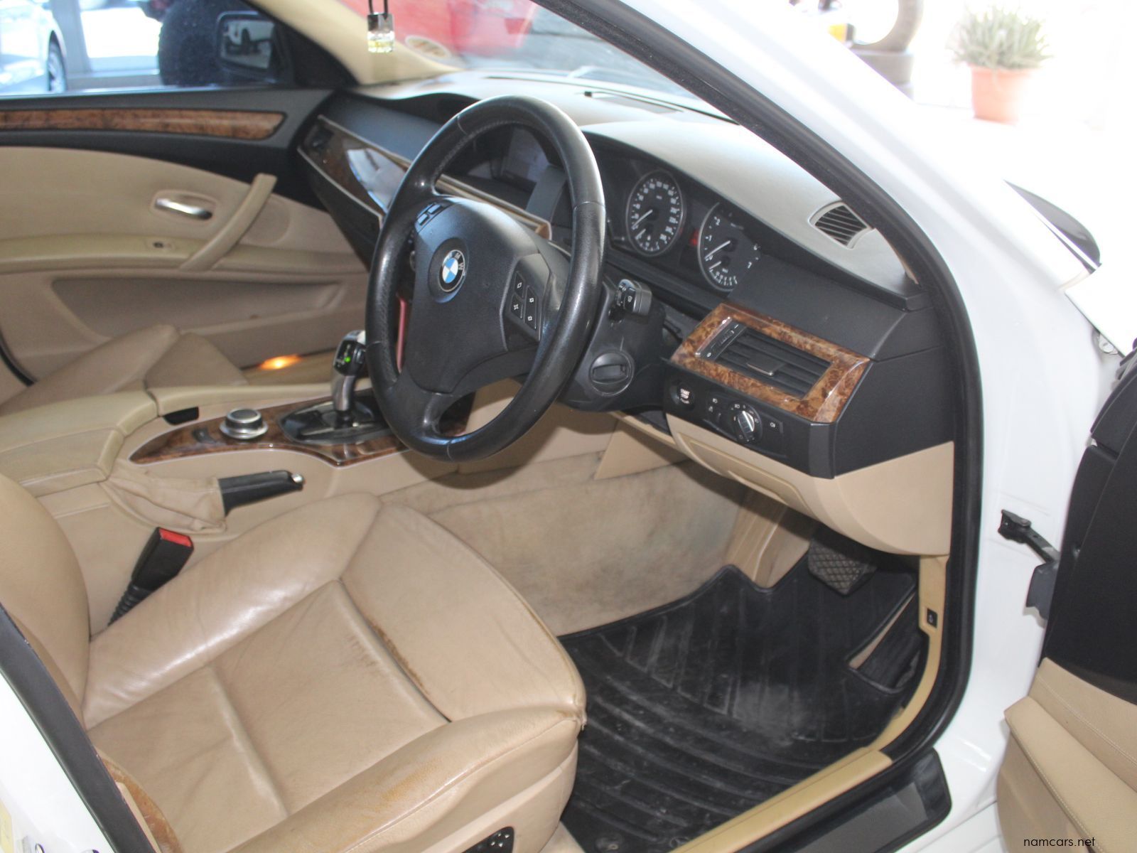 2008 BMW 530i Sedan photo