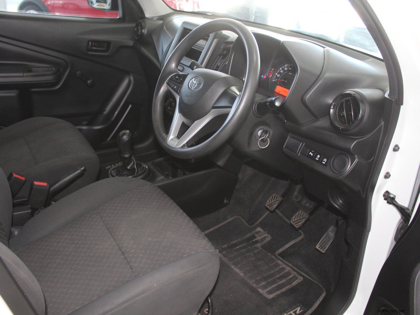 2025 Toyota Vitz 1.0 MT photo