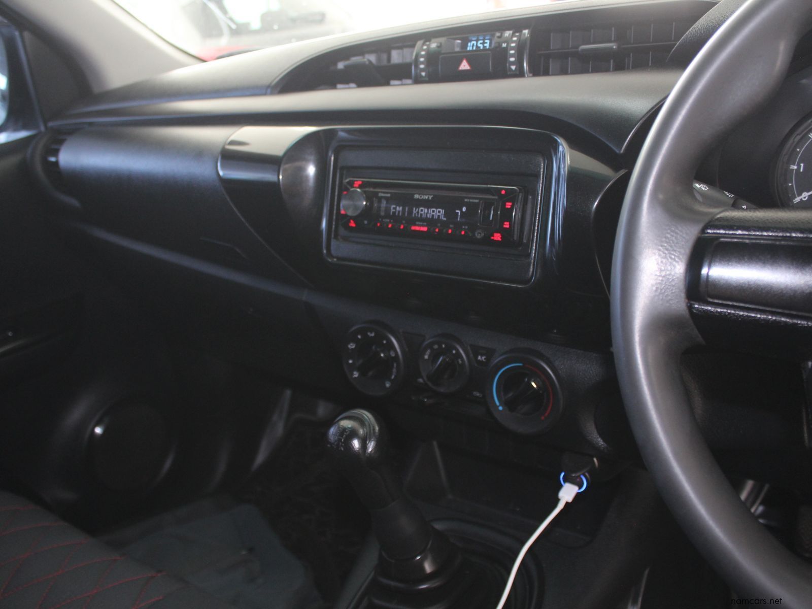 2020 Toyota Hilux GD 2.4 Diesel  S cab 4x2 photo