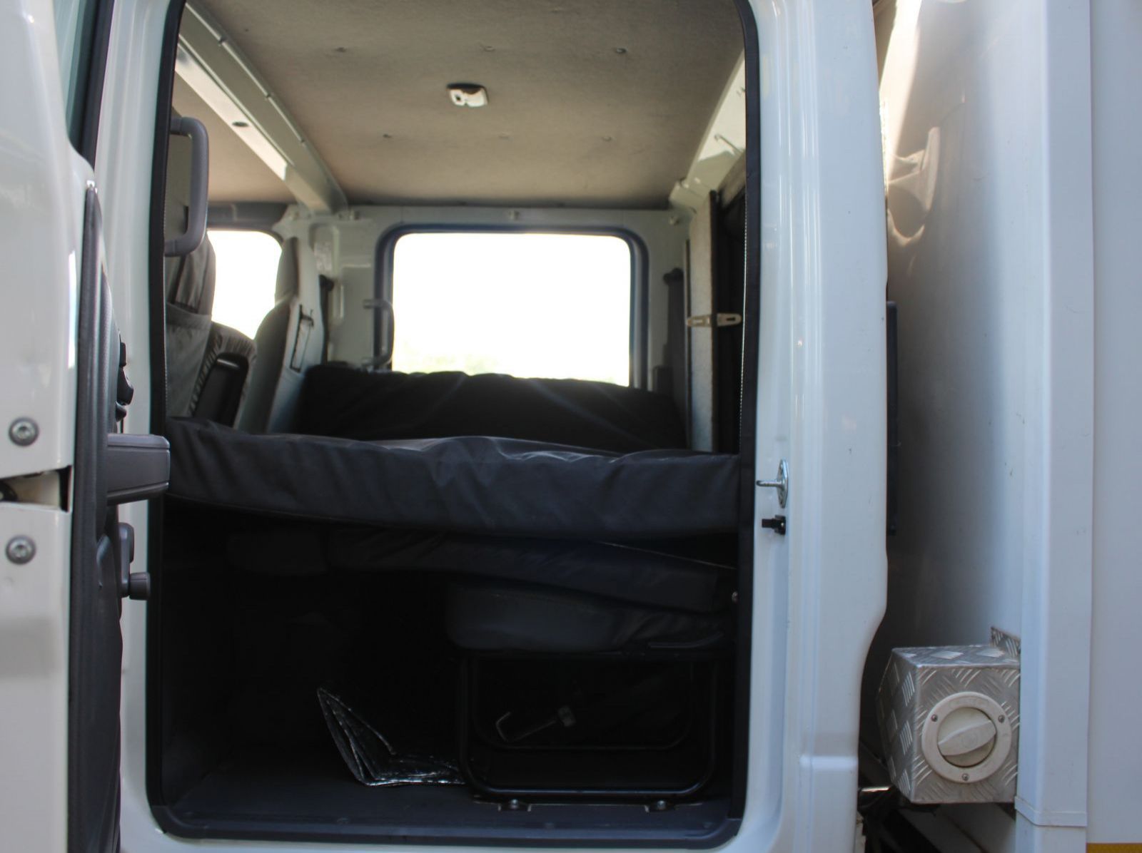 0 Isuzu NPS300 pictures