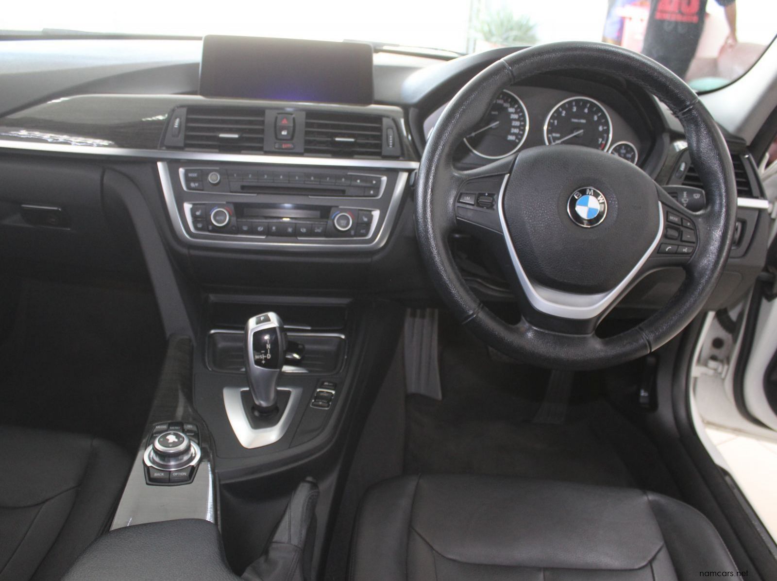 2013 BMW 320i pictures
