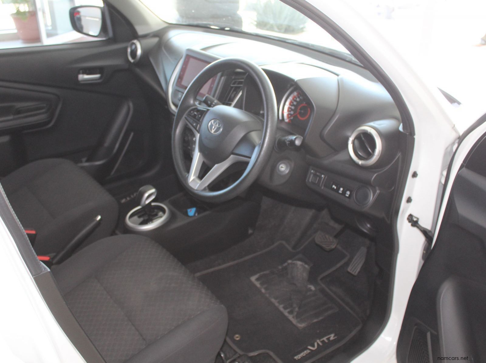 2024 Toyota Vitz 1.0 Auto XR pictures