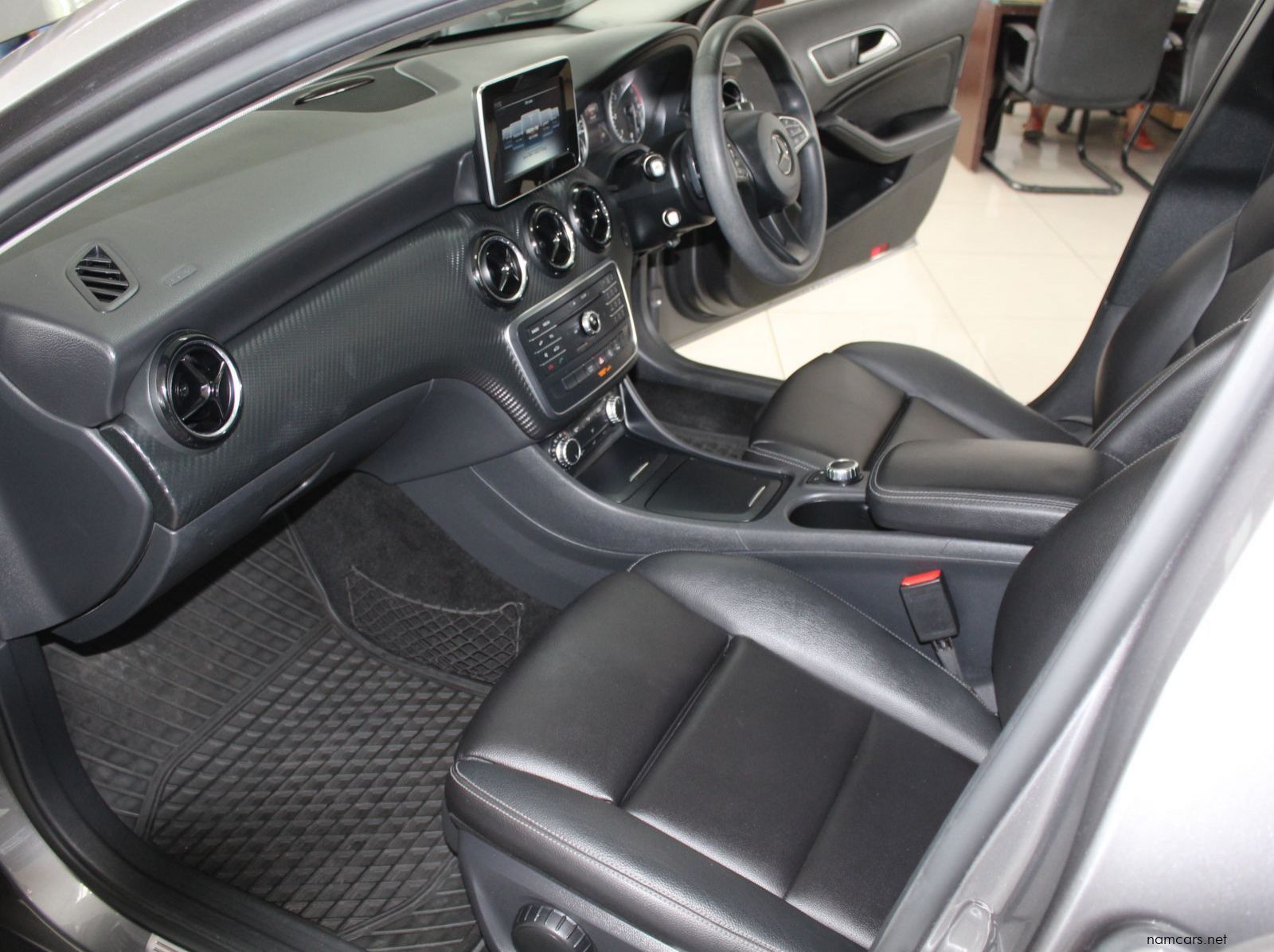 2017 Mercedes-Benz GLA 200d pictures