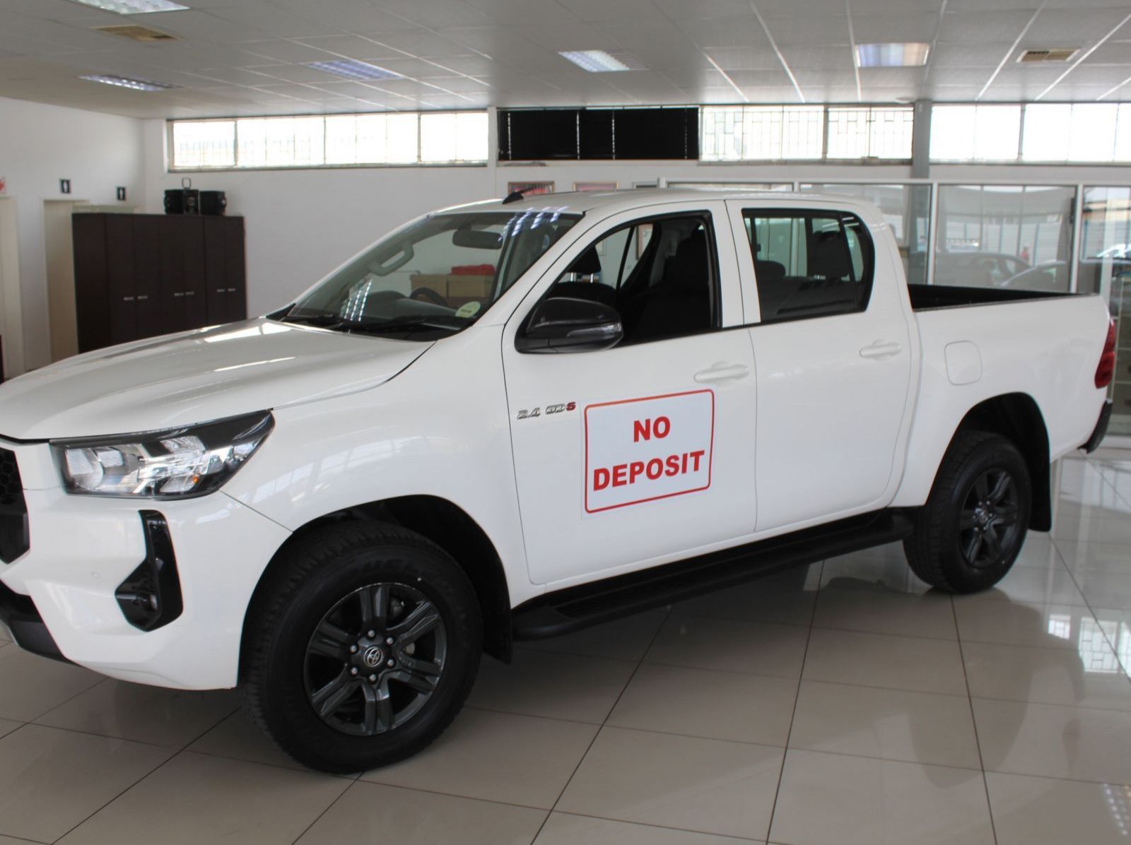 2024 Toyota Hilux 2.4 GD6 SRX 4x4 Auto D cab pictures