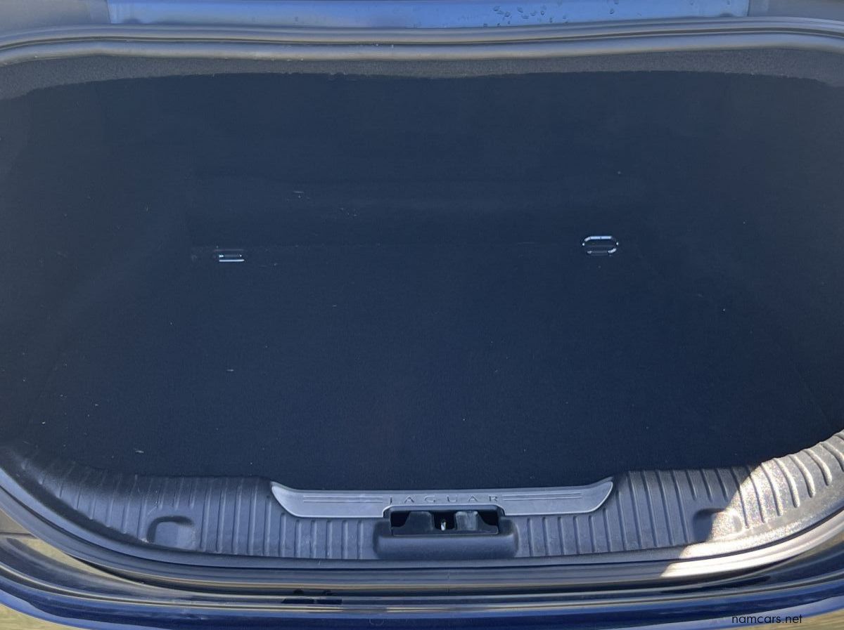 2013 Jaguar XJ pictures