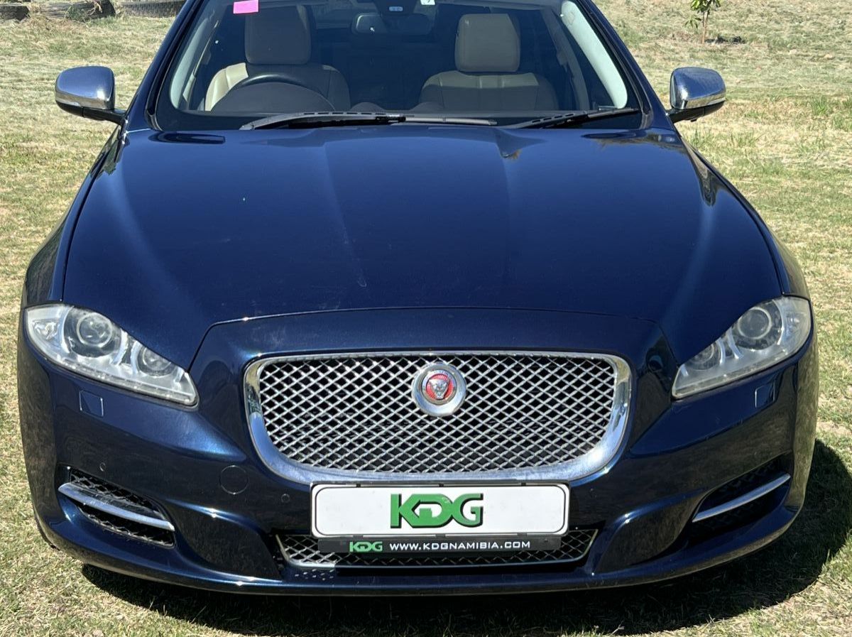 2013 Jaguar XJ pictures