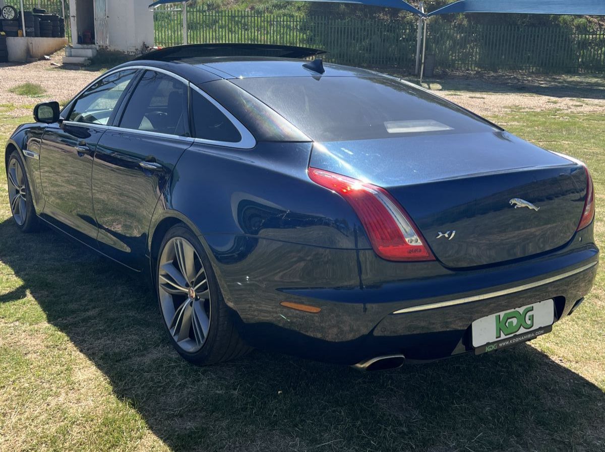 2013 Jaguar XJ pictures