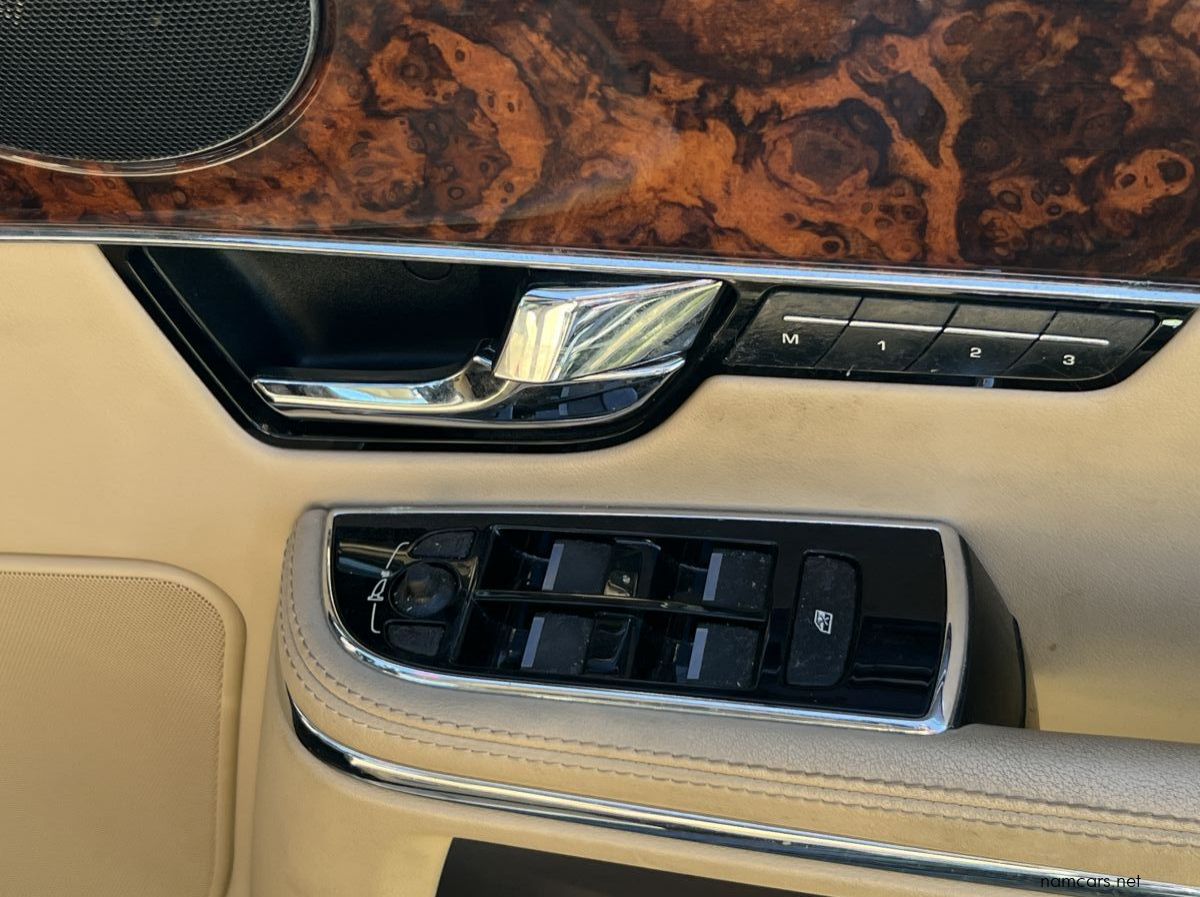 2013 Jaguar XJ pictures