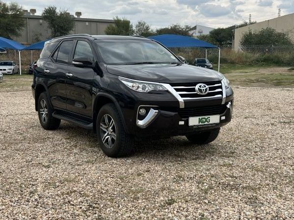 2016 Toyota Fortuner 2.4 GD 6 4x 2 pictures