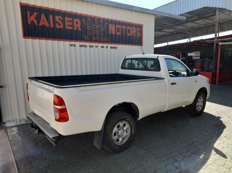 2015 Toyota Hilux 2.5 D4D SRX pictures