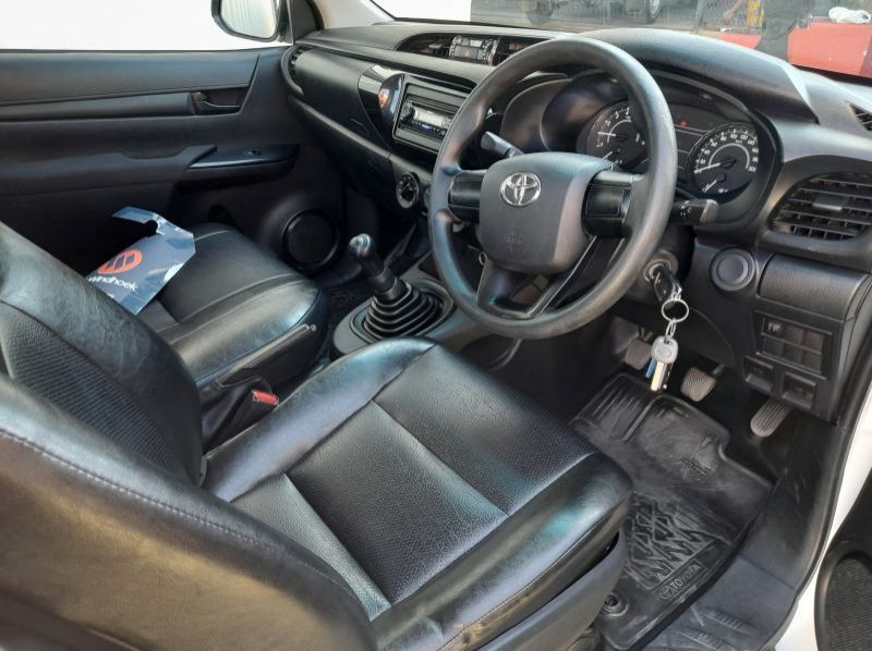 2017 Toyota Hilux 2.0 VVTI S/C pictures