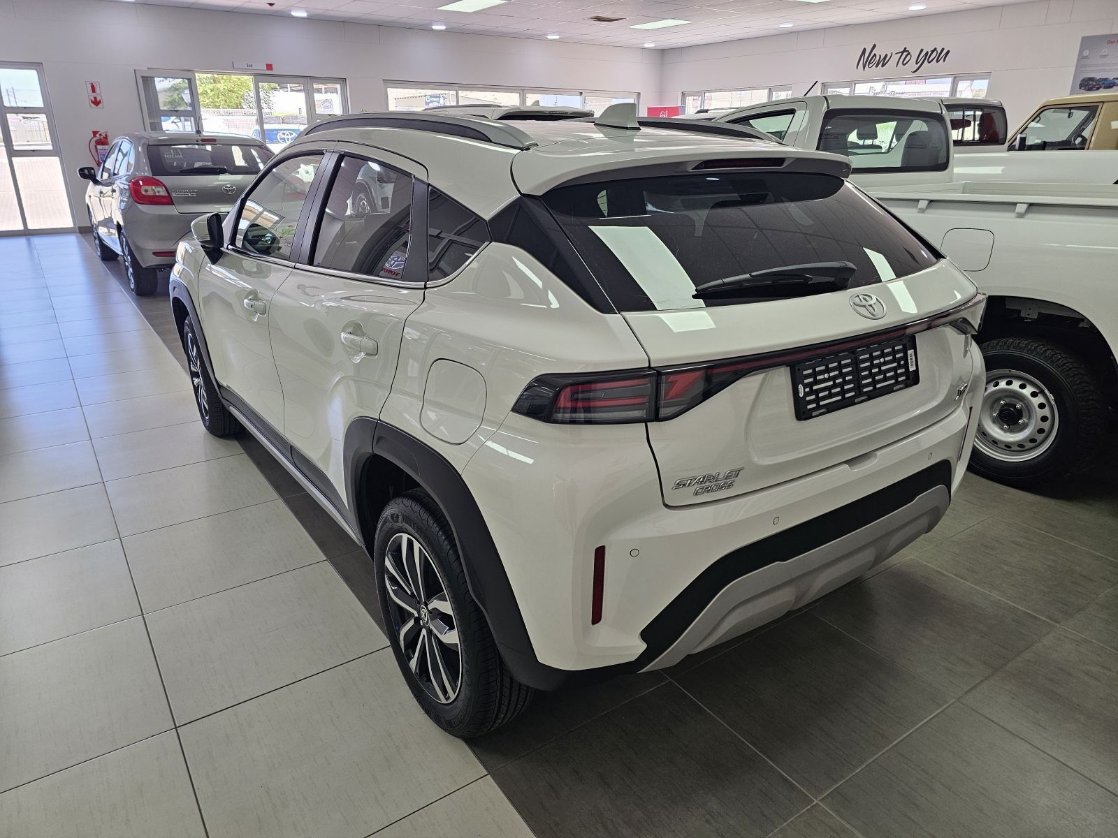 2025 Toyota Starlet cross XR AT photo