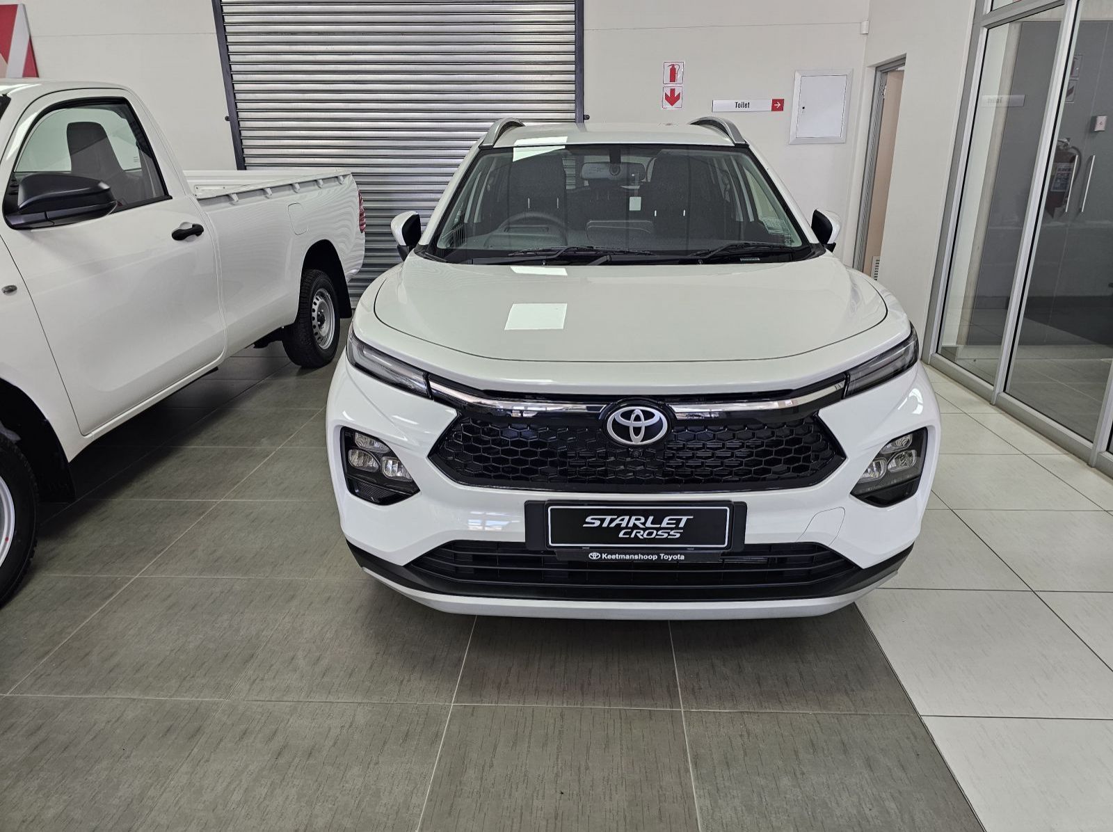 2025 Toyota Starlet cross XR AT pictures