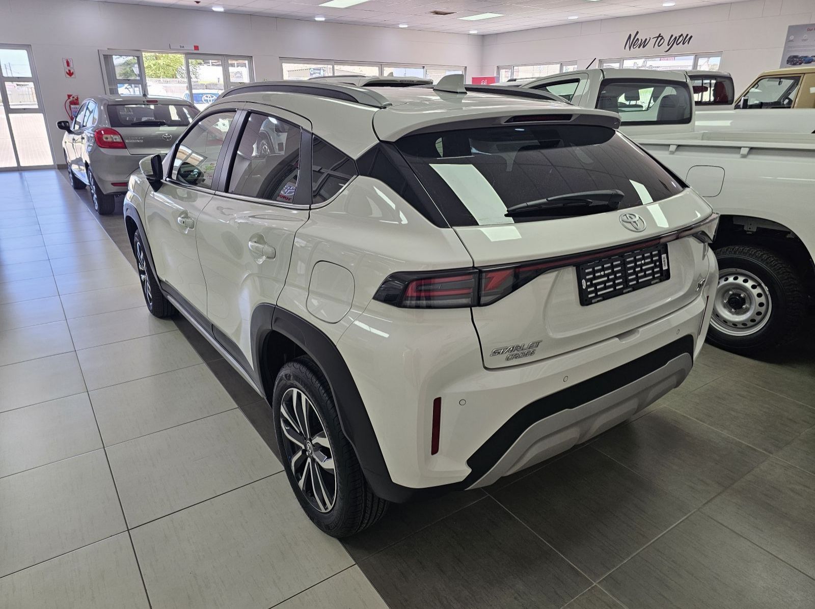 2025 Toyota Starlet cross XR AT pictures