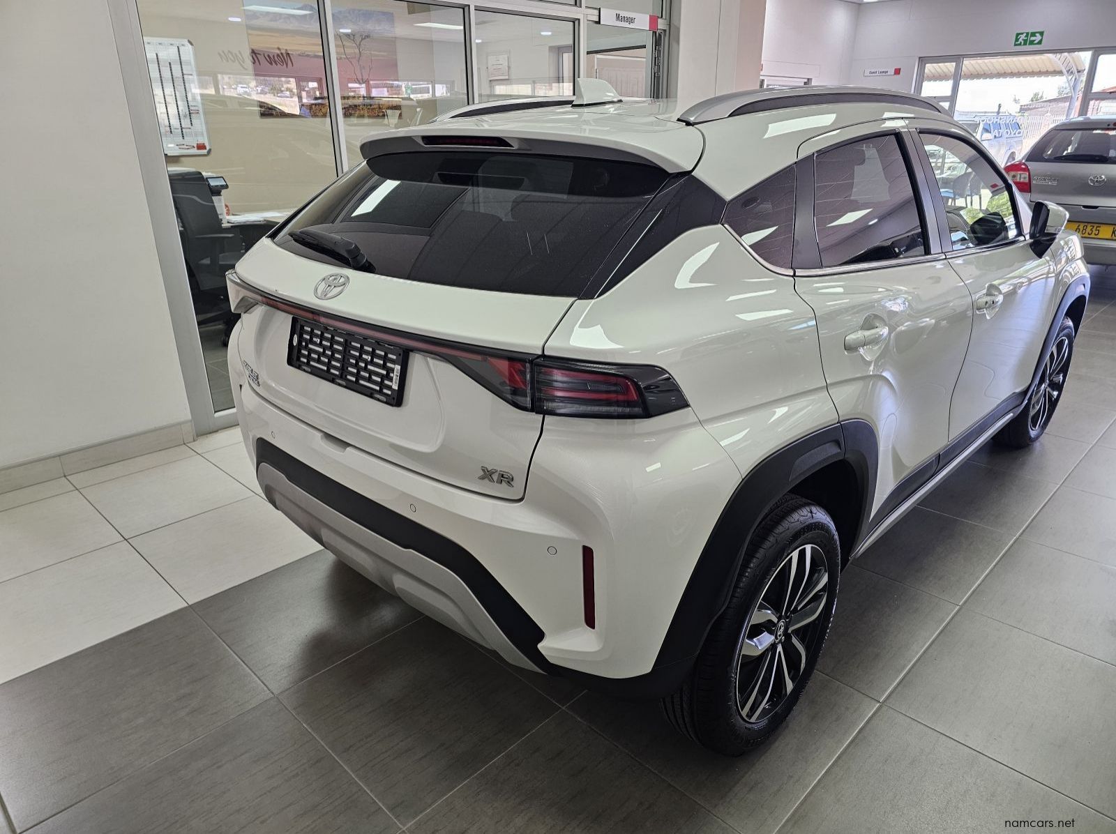 2025 Toyota Starlet cross XR AT pictures