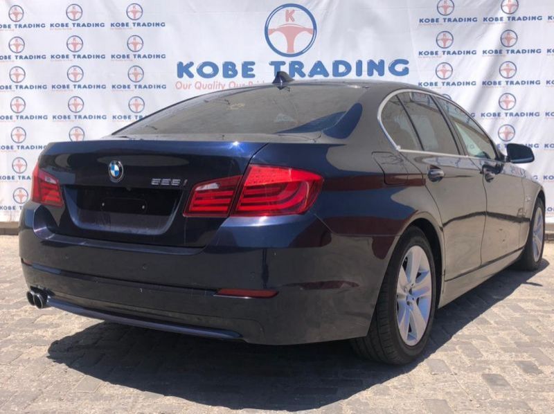 2011 BMW 528 i pictures