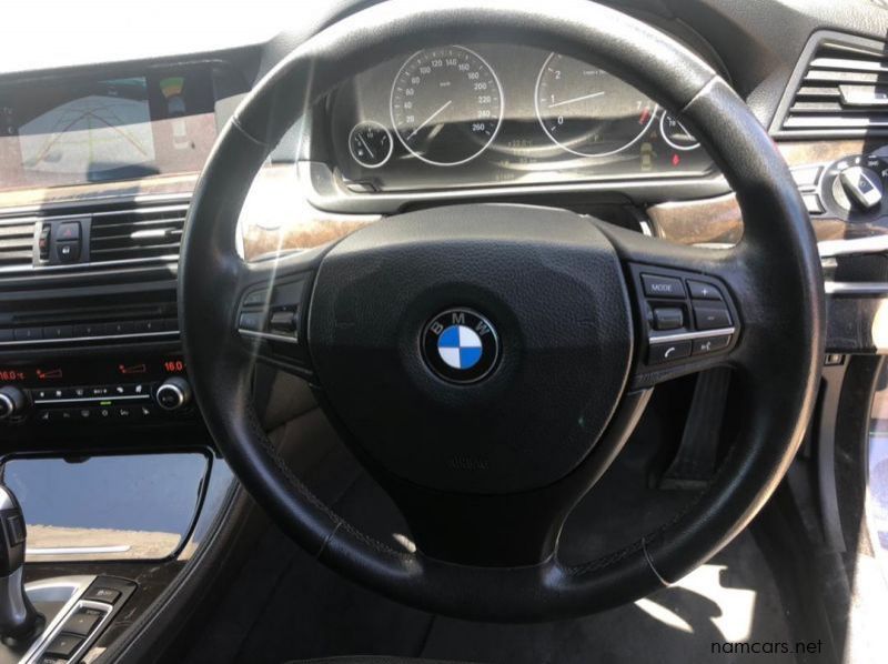 2011 BMW 528 i pictures