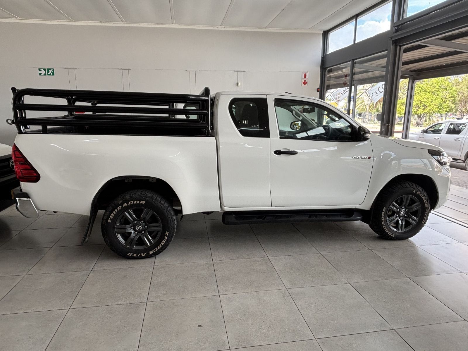2022 Toyota Hilux Ex/cab 2.4 Raider M/t photo