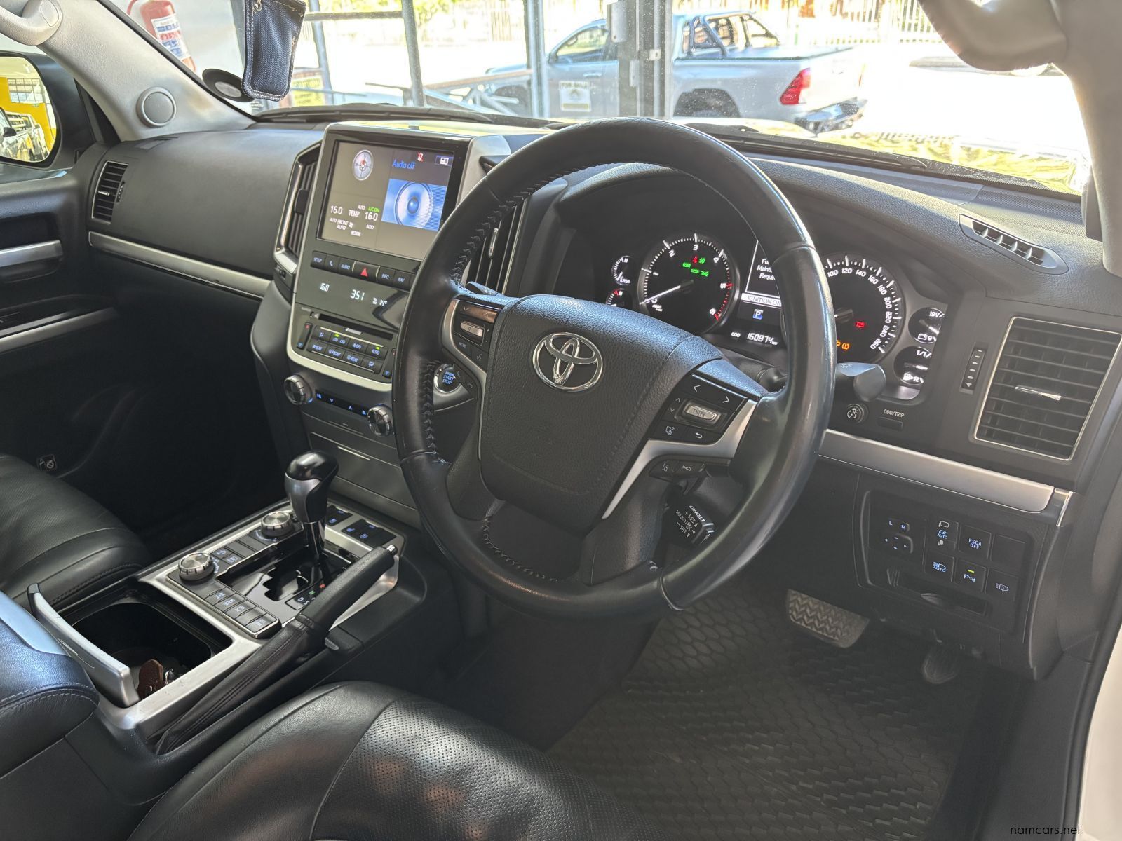 2019 Toyota Land Cruiser VX R 200 4.5 V8 photo