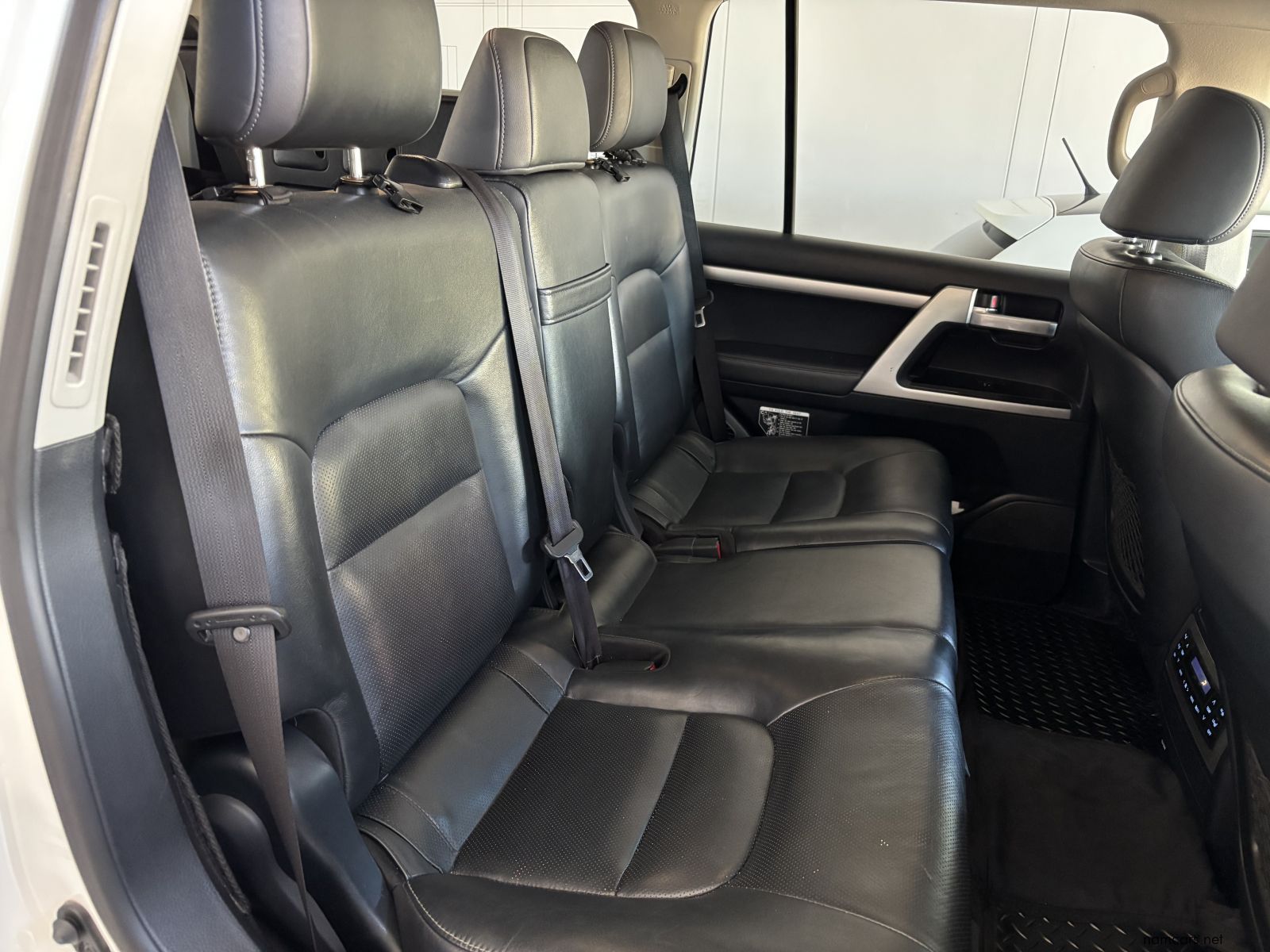 2019 Toyota Land Cruiser VX R 200 4.5 V8 photo