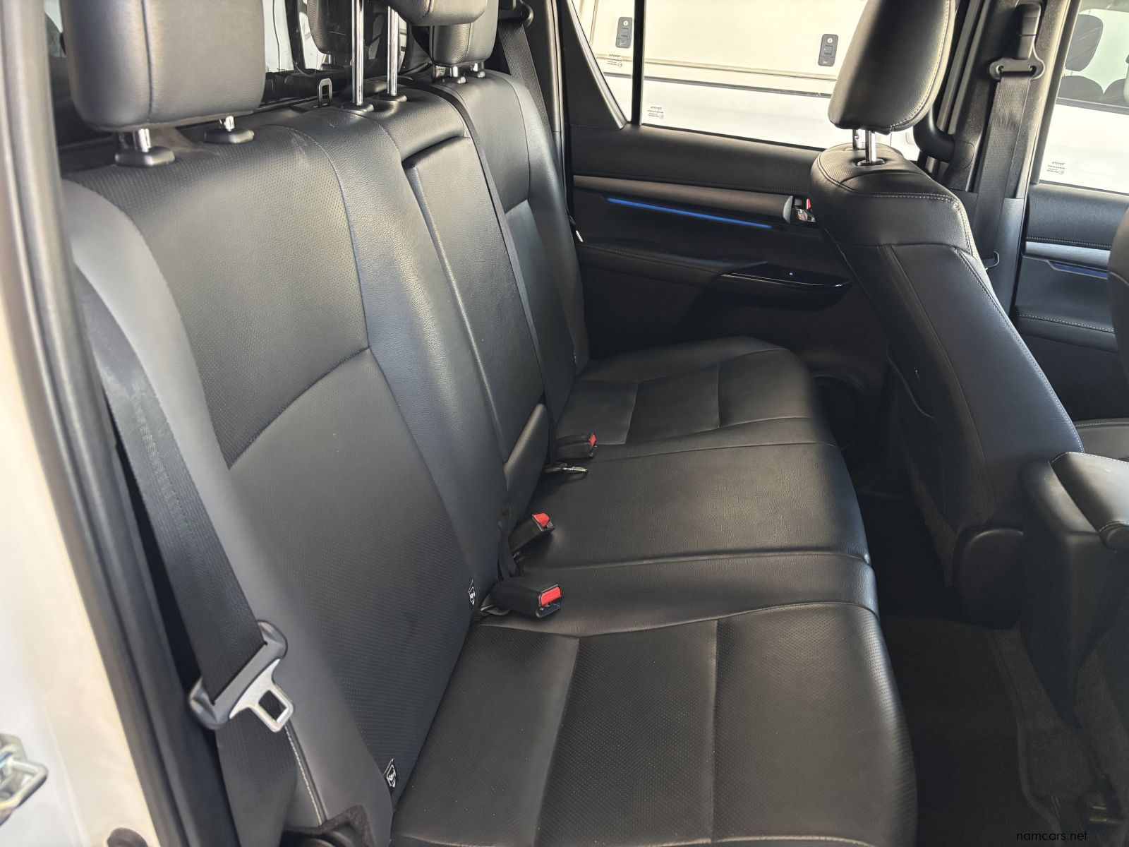 2025 Toyota Hilux 2.8 4x4 A/t D/cab  48V photo