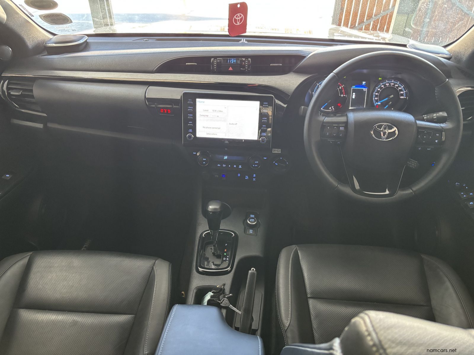 2025 Toyota Hilux 2.8 4x4 A/t D/cab  48V photo