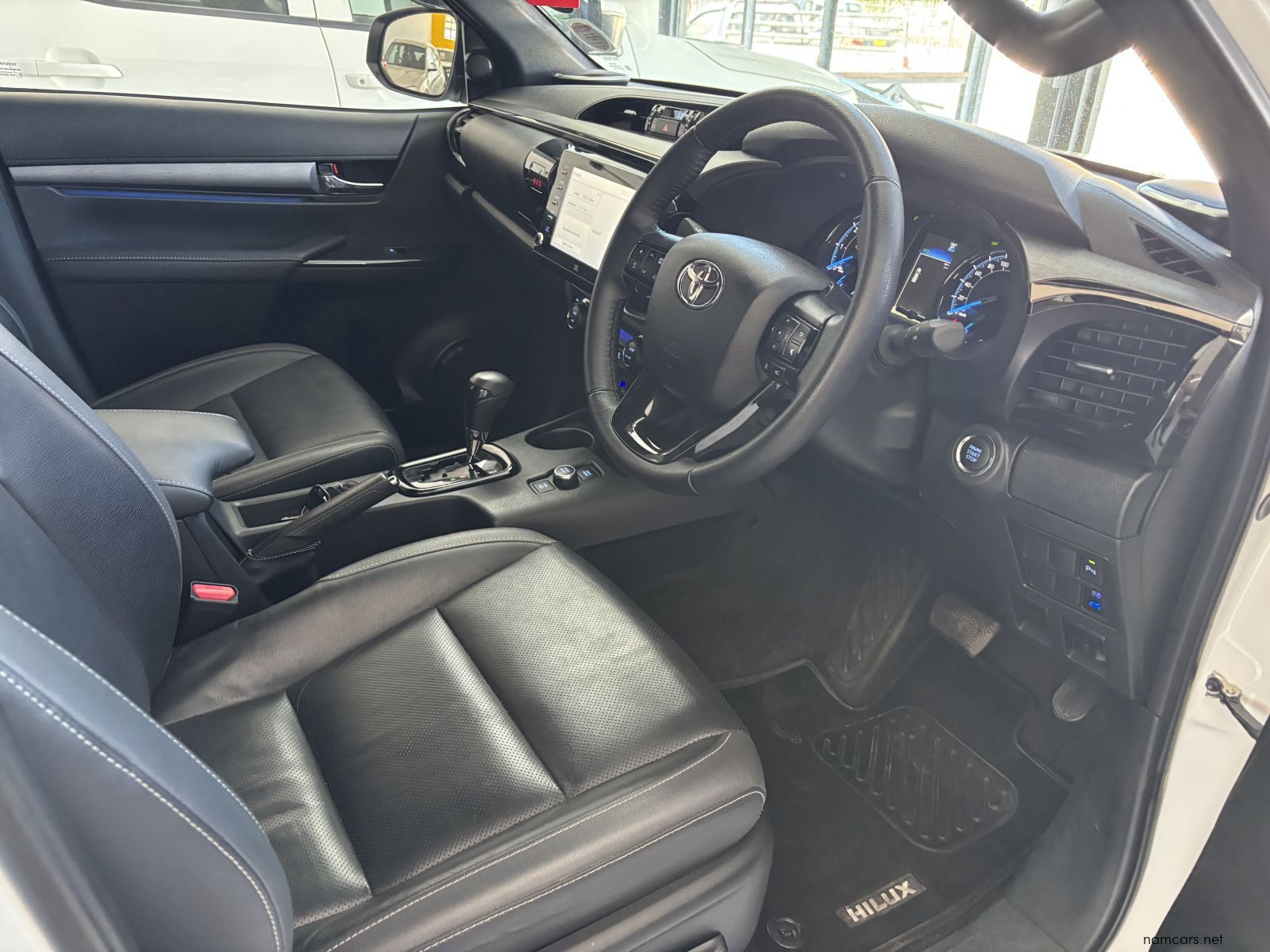 2025 Toyota Hilux 2.8 4x4 A/t D/cab  48V photo