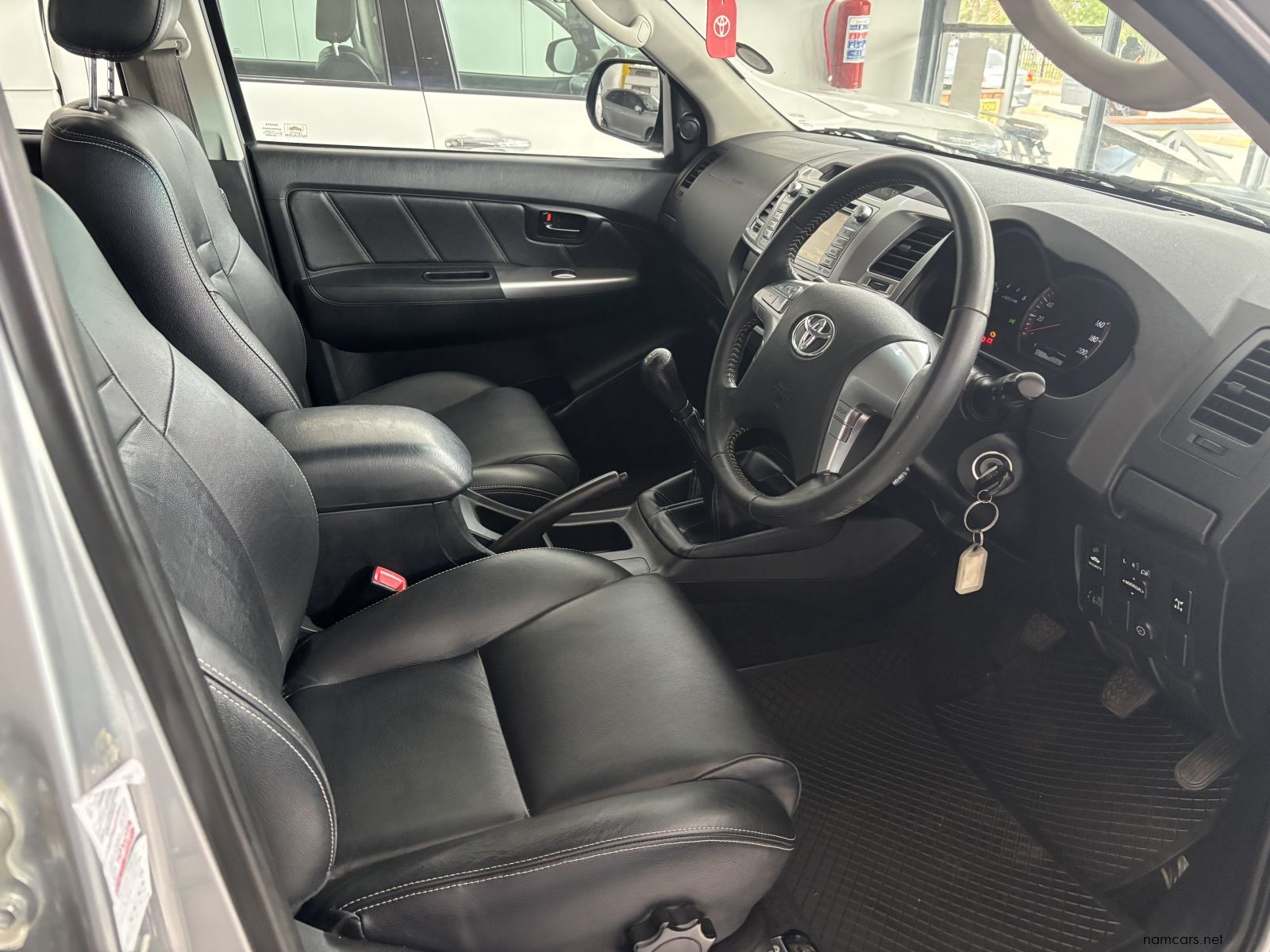 2015 Toyota Hilux Legend 45 d/cab 4x4 M/t 3.0 D4d photo