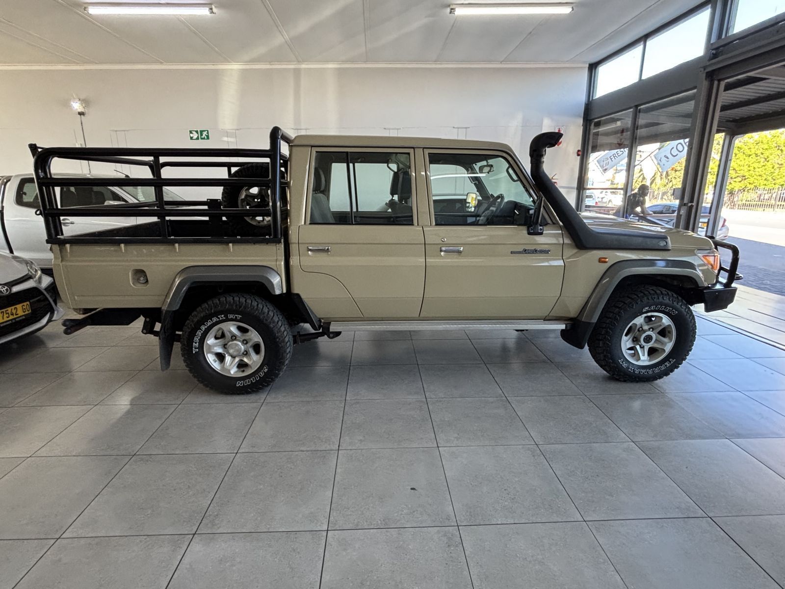 2022 Toyota Land Cruiser D/cab 4.0 V6 M/t photo