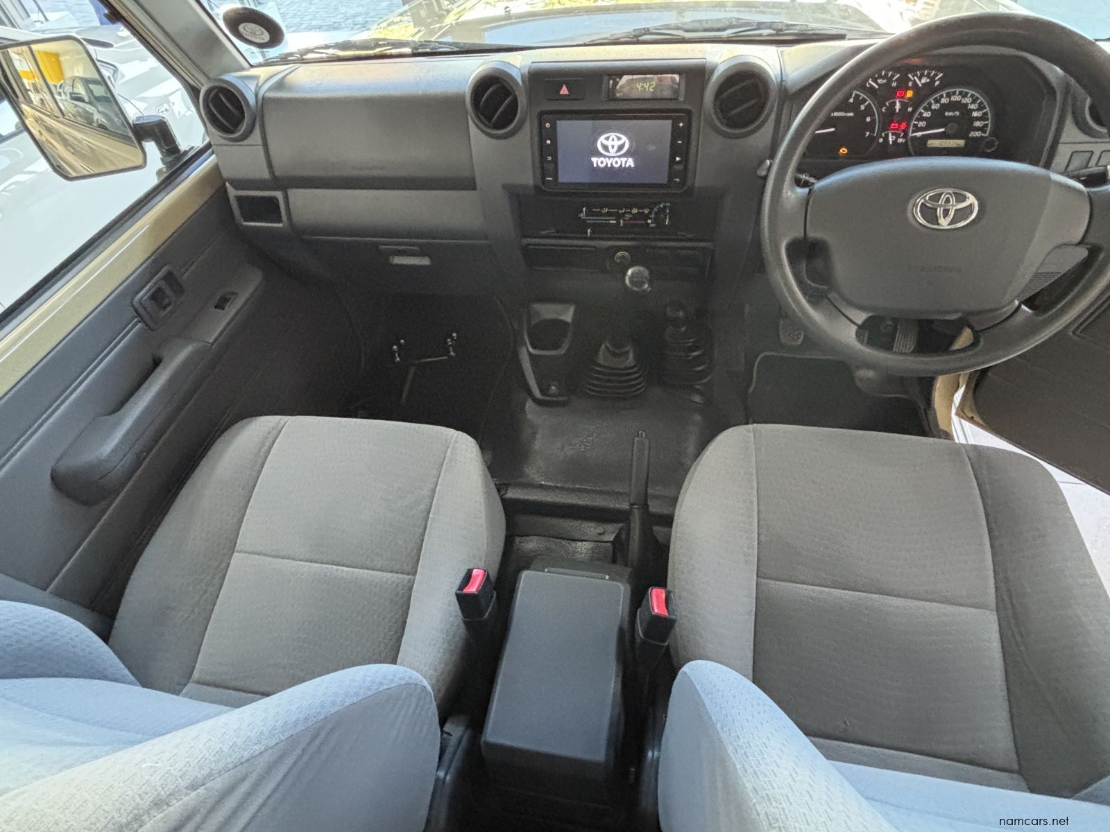 2022 Toyota Land Cruiser D/cab 4.0 V6 M/t photo