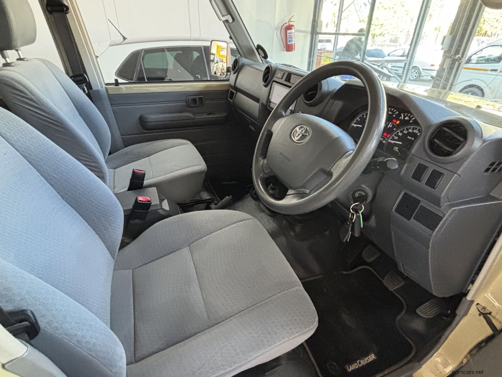 2022 Toyota Land Cruiser D/cab 4.0 V6 M/t photo