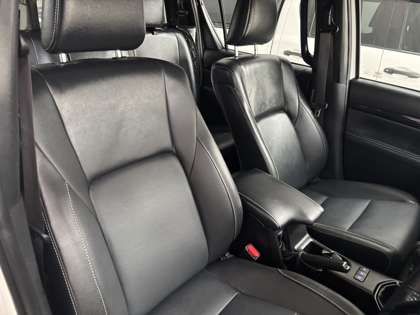 2020 Toyota Hilux Legend 50 D/cab 2x4 M/t 2.8 photo