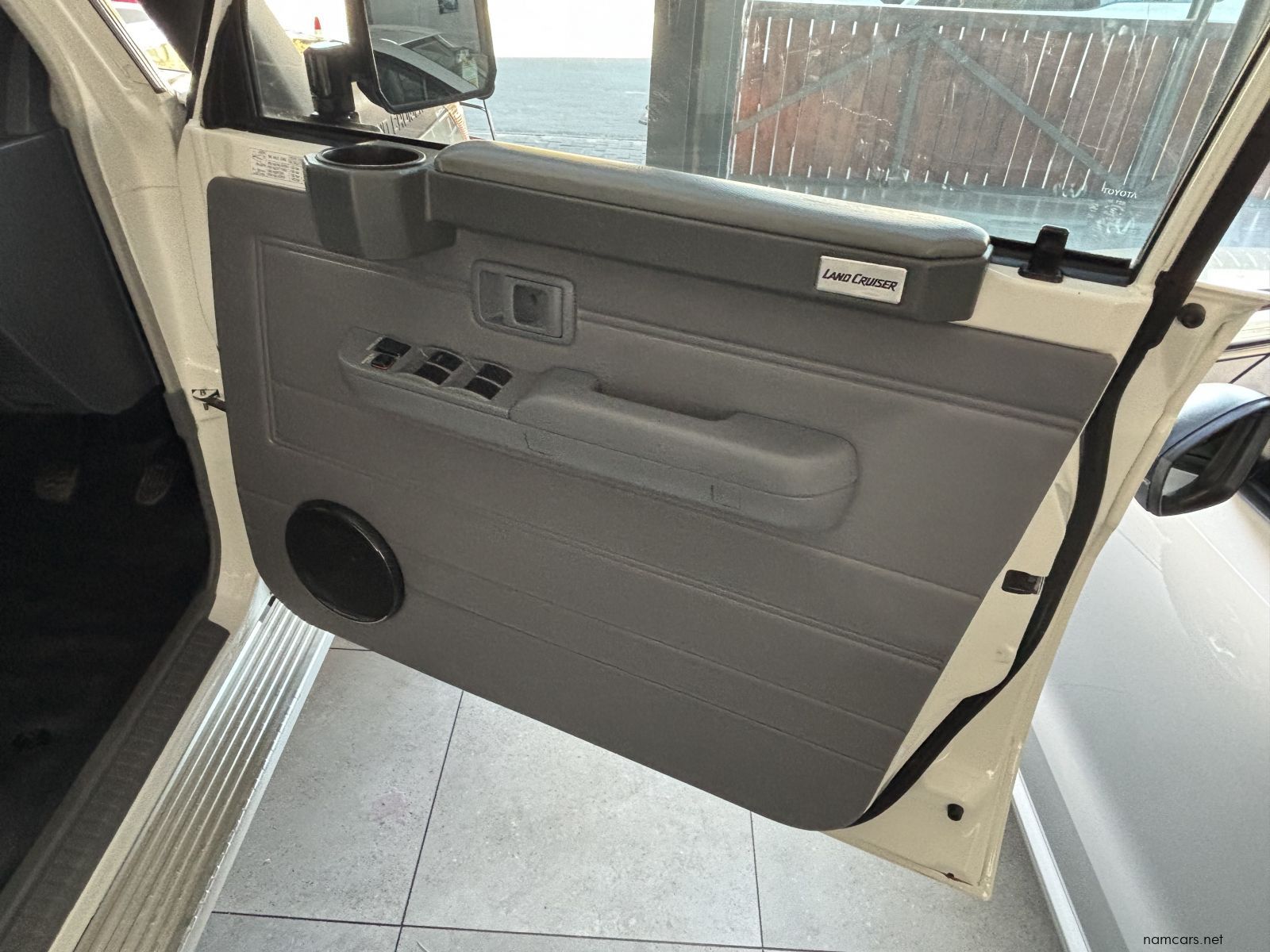2023 Toyota Land Cruiser 4.0 V6 photo