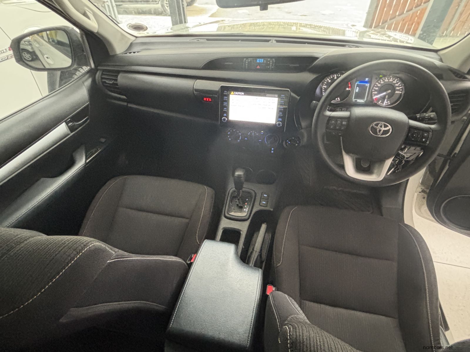 2024 Toyota Hilux 2.4 4x4 Raider D/cab A/t photo