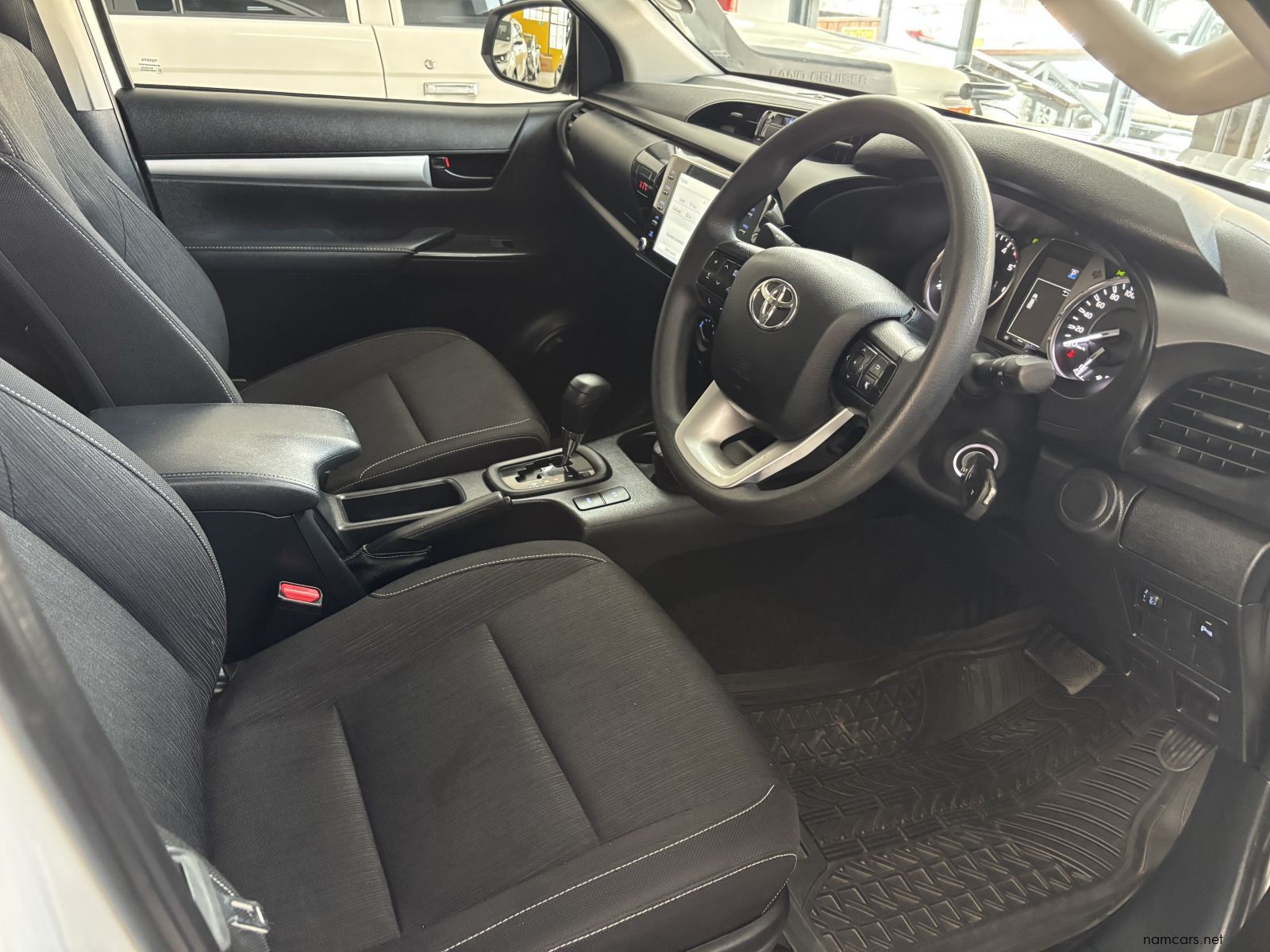 2023 Toyota Hilux 2.4 D/cab 4x4 A/t photo