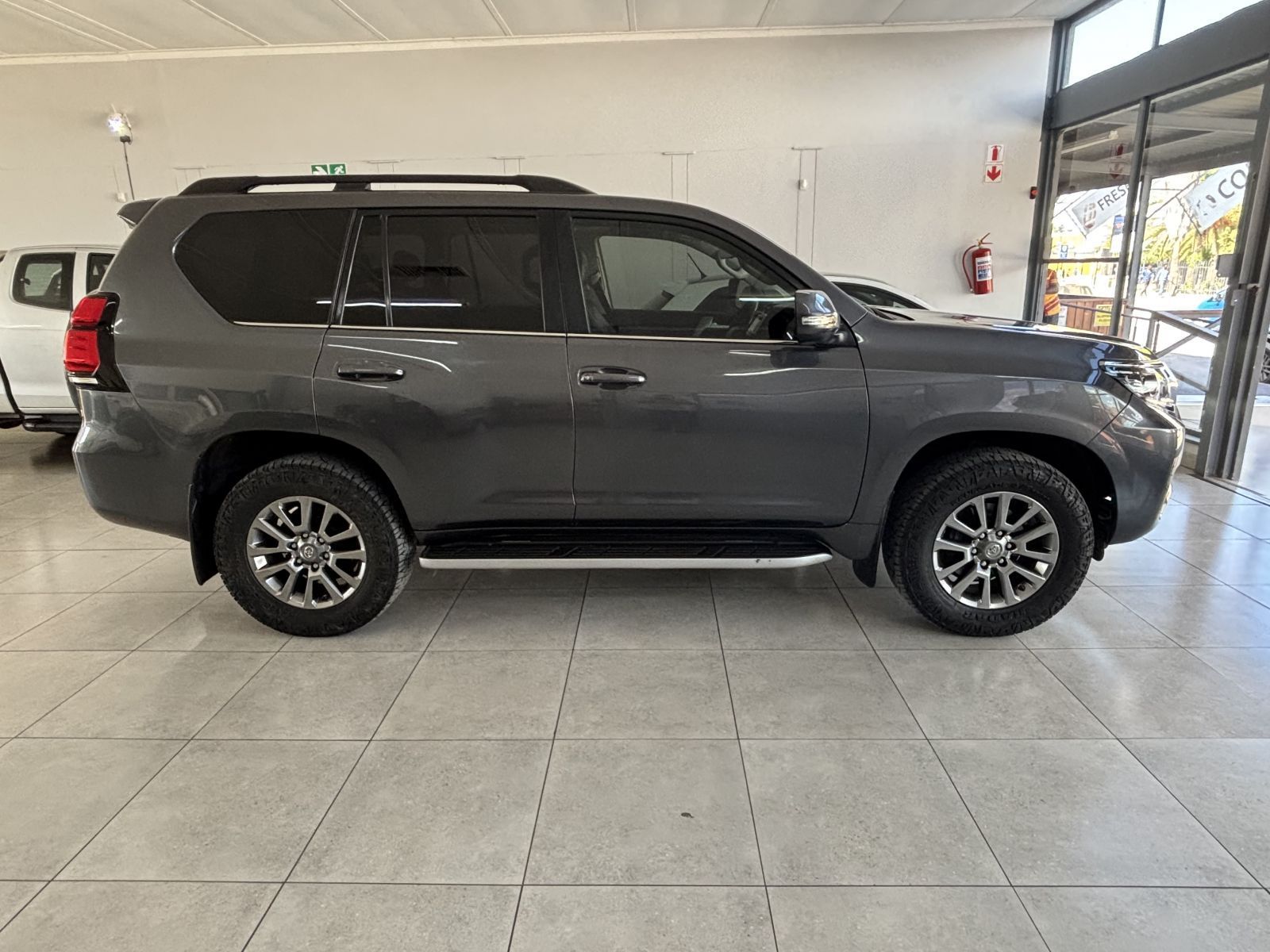 2019 Toyota Prado VX L 3.0 Diesel A/t photo