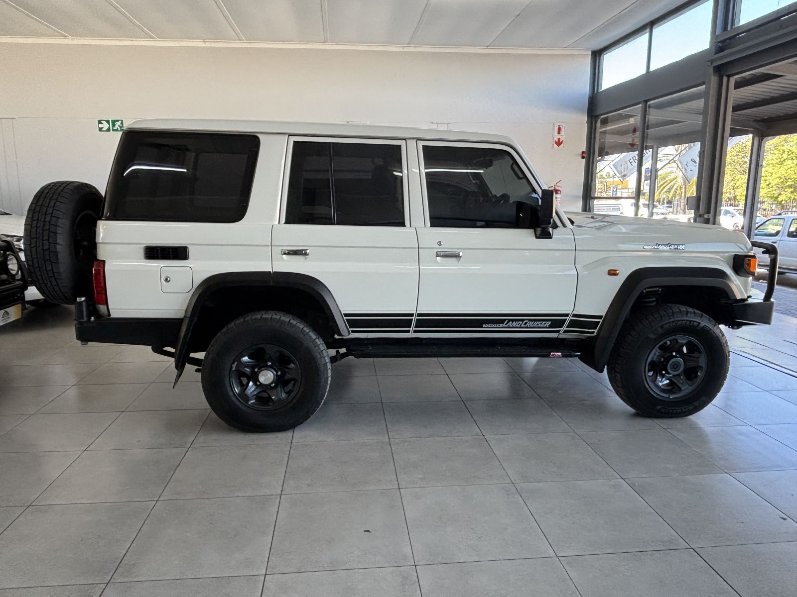 2025 Toyota Land Cruiser 76 series 2.8 Gd6 Vx A/t photo
