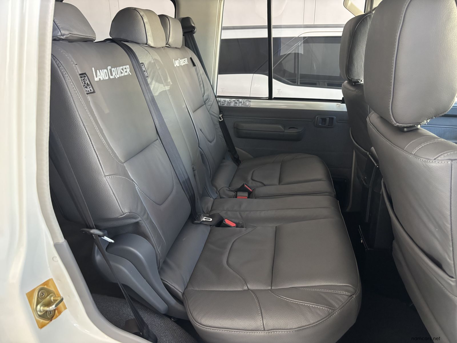 2025 Toyota Land Cruiser 76 series 2.8 Gd6 Vx A/t photo