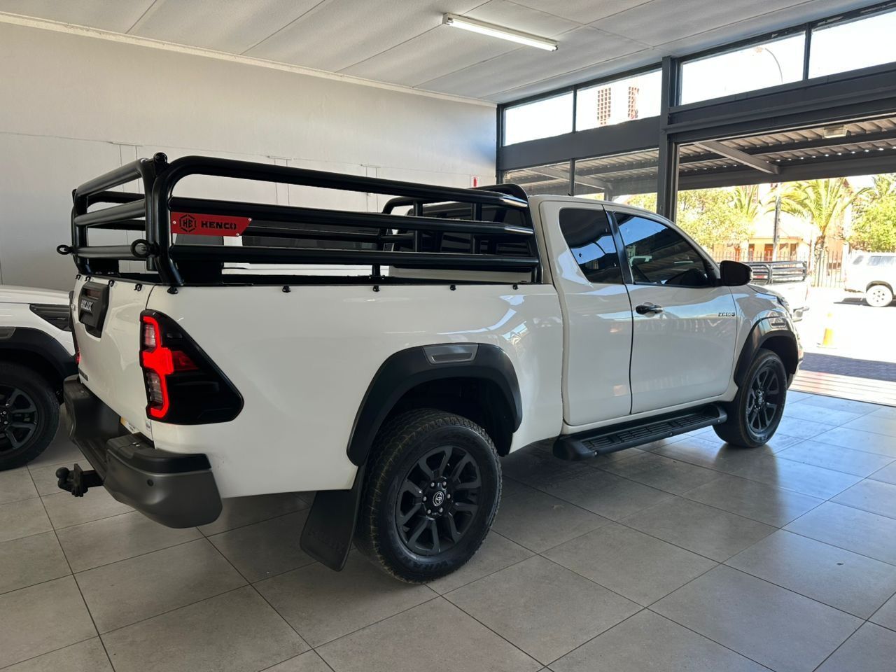 2021 Toyota Hilux Legend 2.8 Ex/cab 2x4 M/t photo