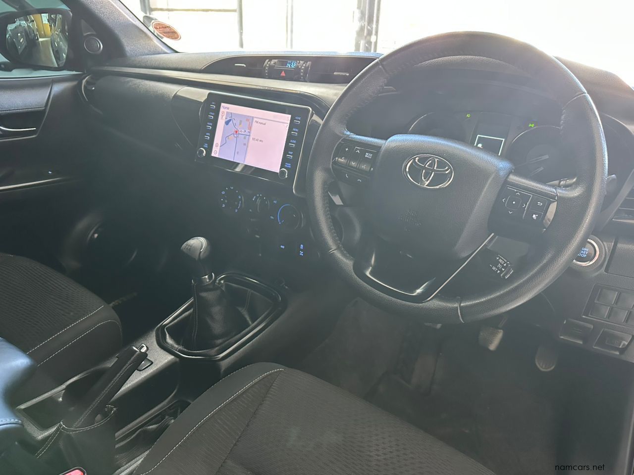 2021 Toyota Hilux Legend 2.8 Ex/cab 2x4 M/t photo