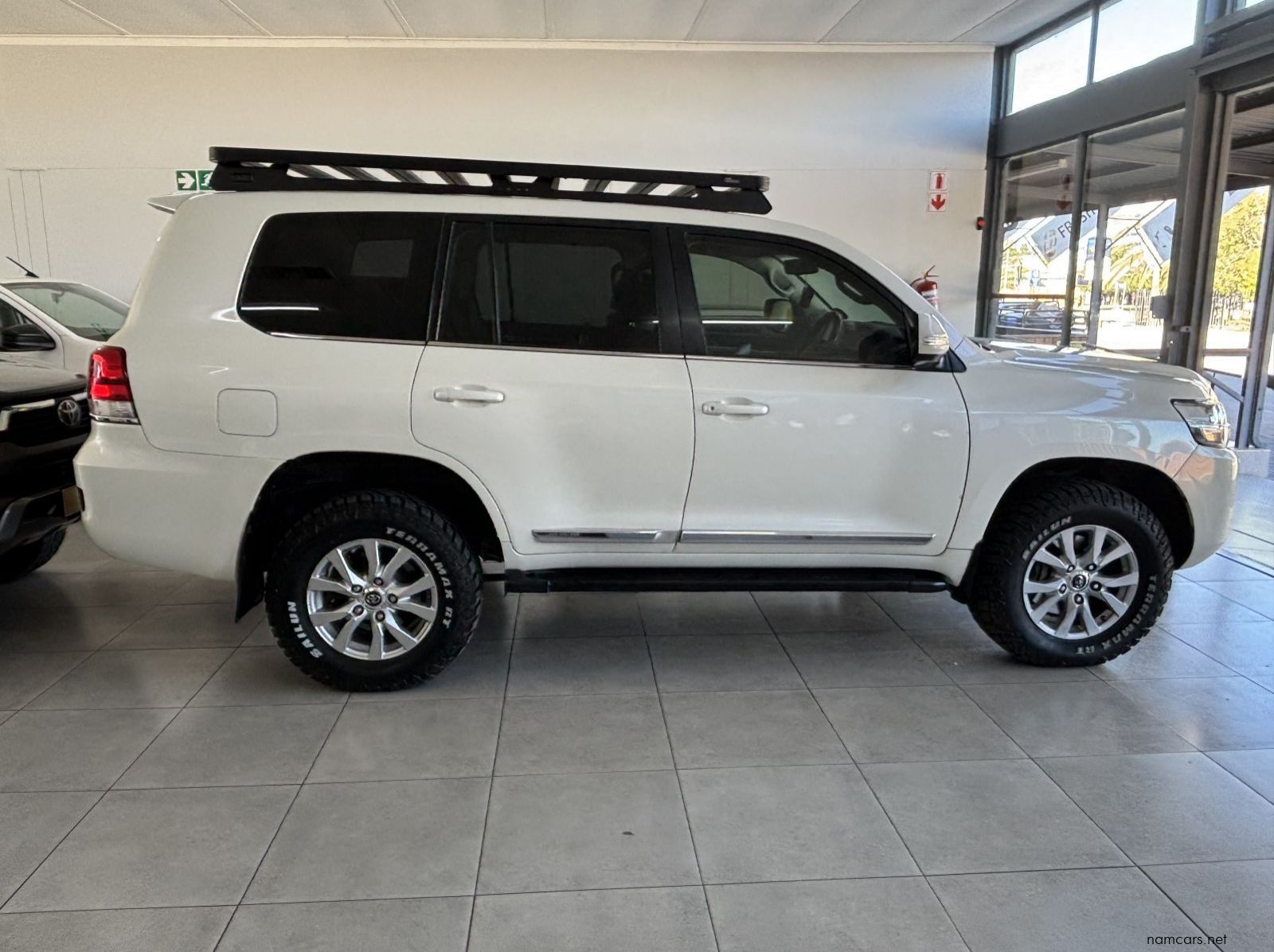 2019 Toyota Land Cruiser VX R 200 4.5 V8 pictures